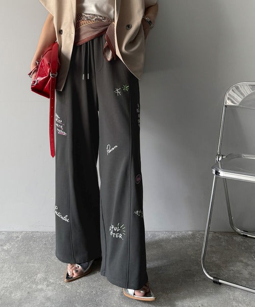 今季のイチオシ！ランダム刺繍裏毛スウェットワイドパンツ ce1260423