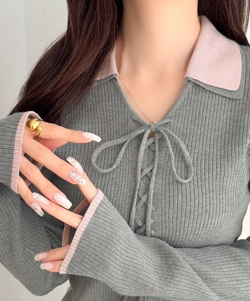 【mily bilet】大人可愛いは、引き算しない。ダブル襟配色レースアップリボンニットトップス（長袖） mi1359090