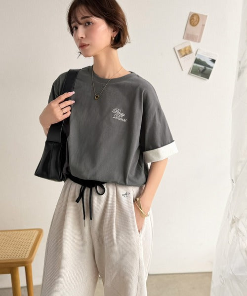 《JaVaジャバコラボ》大人の色魅せ、軽やかに映える。綿100％ 胸刺繍入り 袖配色切り替え Tシャツ（半袖） jv1330106