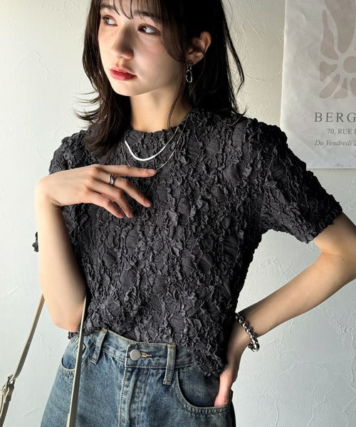 華やかな高級感を演出する。カットジャガード短丈Tシャツ（半袖） ce1050273