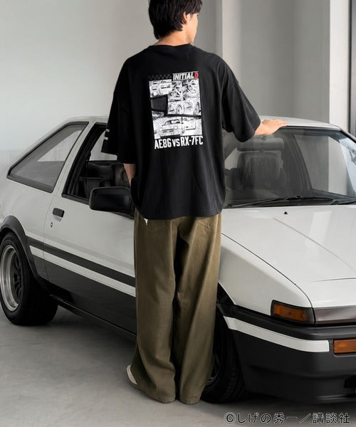 《頭文字D × JaVaコラボ》藤原拓海 vs 高橋兄弟 秋名バトルシーン グラフィック 半袖Tシャツ 【接触冷感・UVカット機能付き素材】 jo1150092
