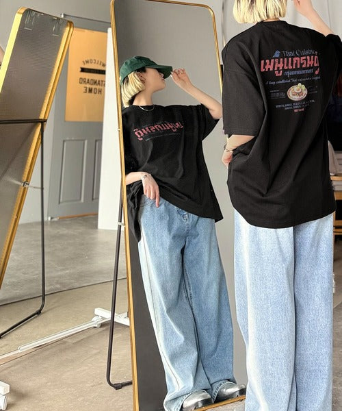 《JaVaジャバコラボ》お洒落見え確定。綿100％タイ料理メニュー風プリントルーズフィットTシャツ(オーバーサイズ) jv1029127
