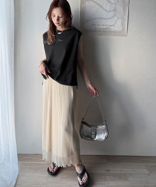 接触冷感♪大人カジュアルを格上げ！胸元ワンポイント刺繍ノースリーブトップ ce1050275