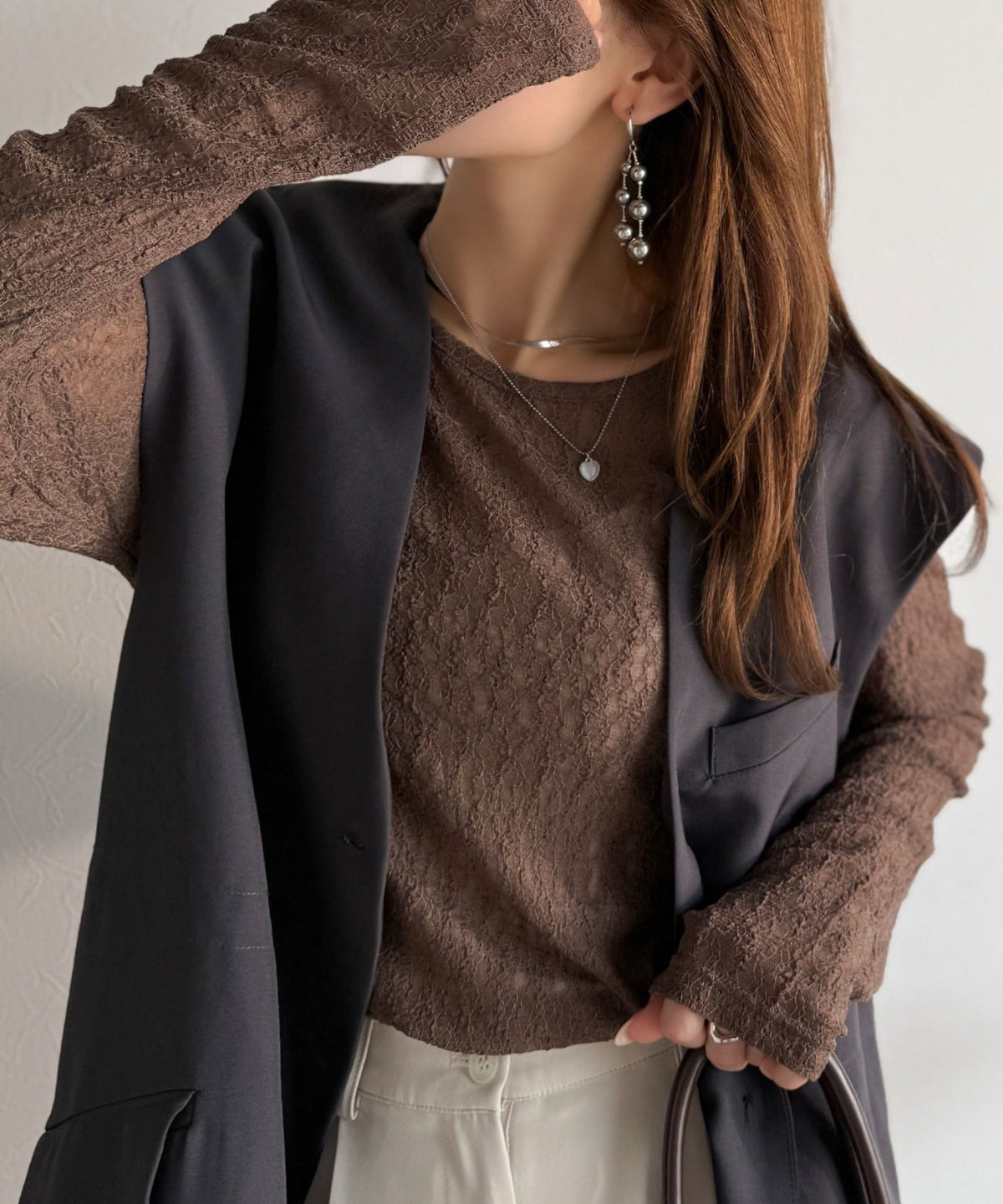 ほどよい透け感が大人上品。総柄シアーレーストップス(長袖) ce1010488