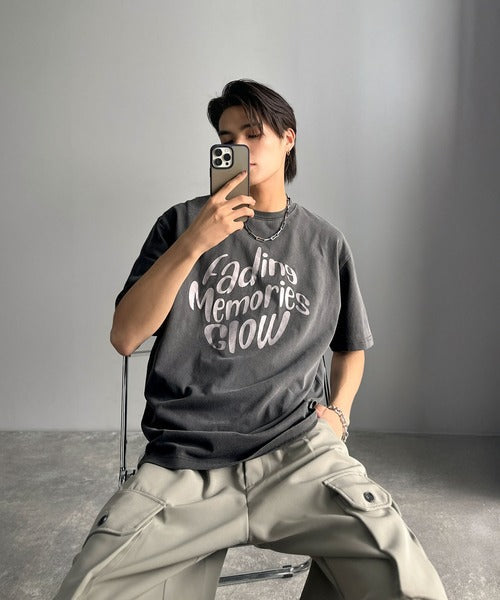 「1着でキマる。」ピグメント加工マットグラフィック柄Tシャツ / Pigment-Washed Matte Graphic T-Shirt co1150028
