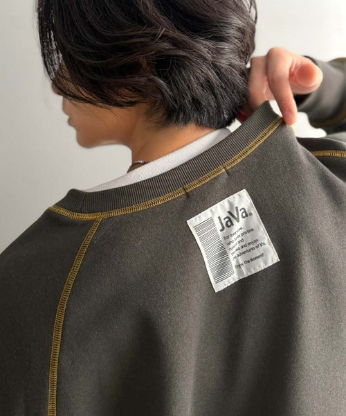 《JaVaジャバコラボ》配色ステッチが映える◎裏起毛ガゼット＆袖刺繍プルオーバー jv1050391