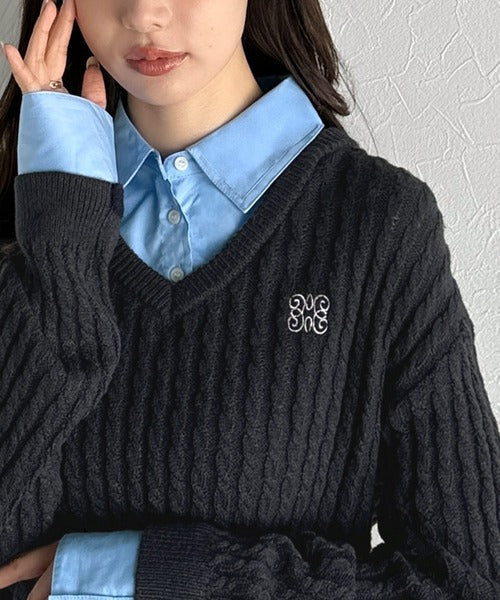 【mily bilet】一枚着るだけで、重ね着風。シャツレイヤード風ロゴ刺繍リブニットプルオーバー（長袖） mi1029172