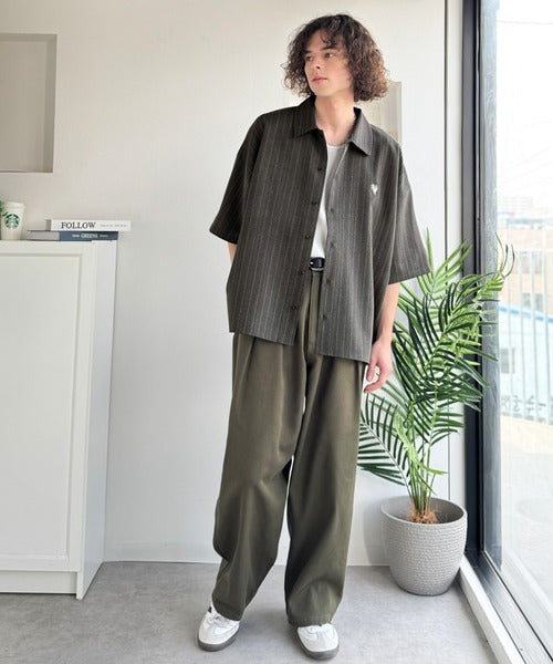 《JaVaジャバコラボ》羽織りとしても重宝する、汎用性の高さが魅力！刺繍入り ヘリンボーン織ストライプ柄 オーバーサイズ半袖シャツ jo1010044