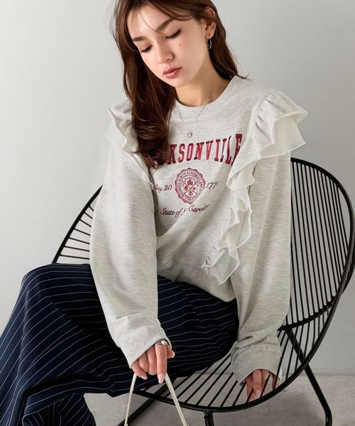 【mily bilet】チュールとフリルで甘く着る。ダブルフリルカレッジロゴ刺繍スウェット mi1329080
