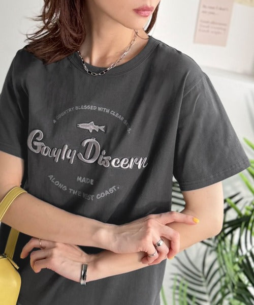 《JaVaジャバコラボ》刺繍とプリントが織りなす唯一無二のデザイン。綿100％おさかな刺繍Tシャツ jv1050359