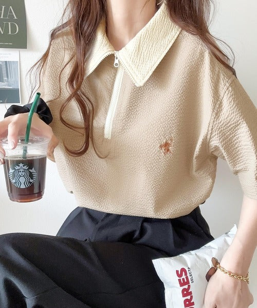 《Javaジャバコラボ》一点投入で好印象コーデ。胸刺繍サッカー素材ハーフジッププルオーバー jv1260175