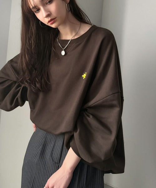 《JaVaジャバコラボ》毎日に、肩の力を抜いた洒落感を。胸刺繍ライトウェイト裏毛ドルマントレーナー jo0780028