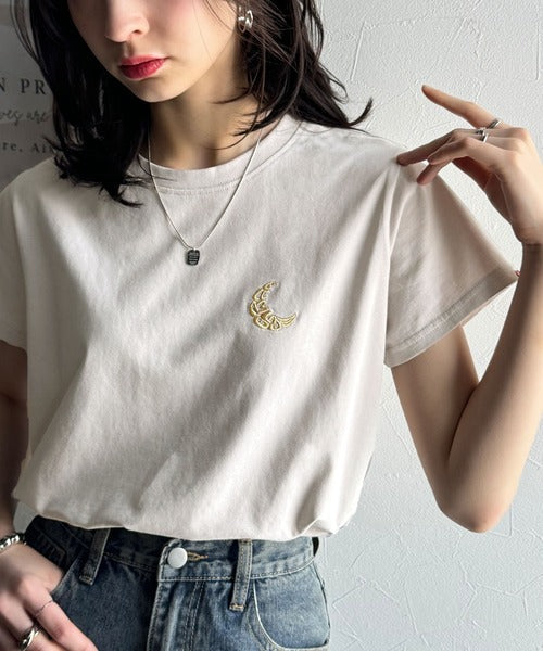 【sustaina+】オーガニックコットン100%。胸元ラメ糸ワンポイント刺繍 無地＆ボーダー柄Tシャツ（半袖） ce1260397