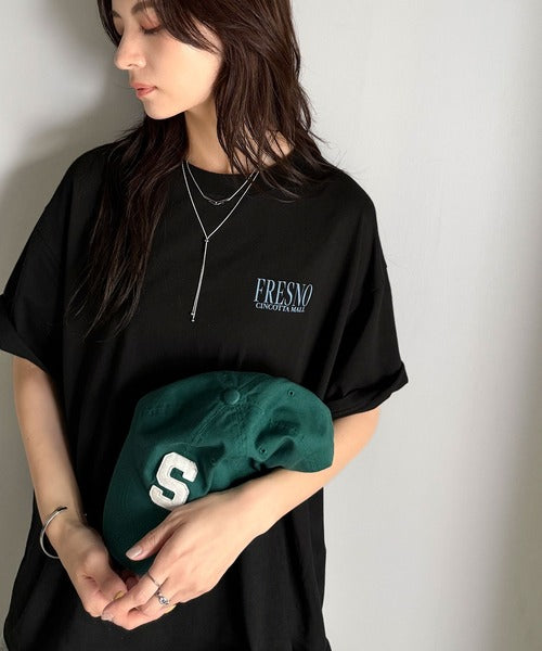 纏うだけで、洒落感アップデート◎綿100％ニュースペーパーロゴプリントオーバーサイズTシャツ ce1330046
