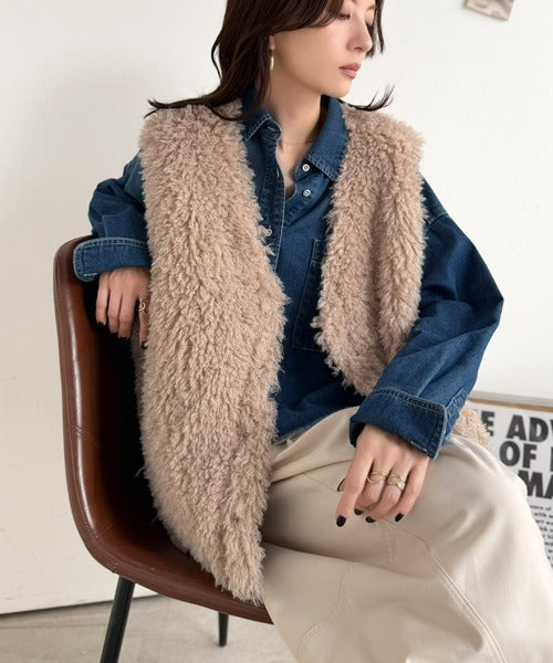 《JaVaジャバコラボ》可愛さも、こなれ感もこれ1枚で。キルティング×ボア 2wayリバーシブルVネックベスト jv1265103