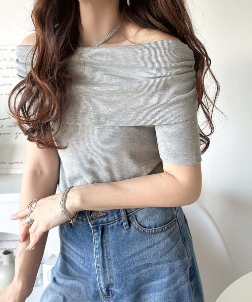視線を奪う、美デコルテ。華奢見えを叶える、絶妙ドレープが◎ タイ付き五分袖オフショルトップス ce1240086