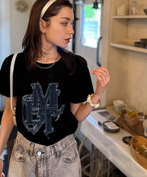 【mily bilet】遊び心を忍ばせておしゃれを一新。デニムフリンジワッペン使いTシャツ mi1329037