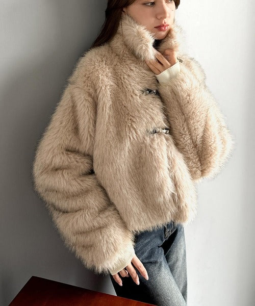 【mily bilet】秋冬モードを盛り上げる素材感♪上品さと華やかさを纏う　レザーバックル使いファーブルゾン mi1329052