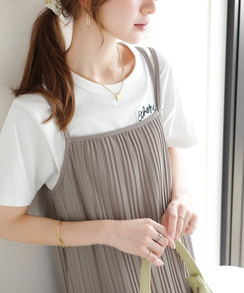 甘すぎないのに惹かれる、大人の抜け感。バックリボンダブルストラッププリーツキャミロングワンピース ce1015102