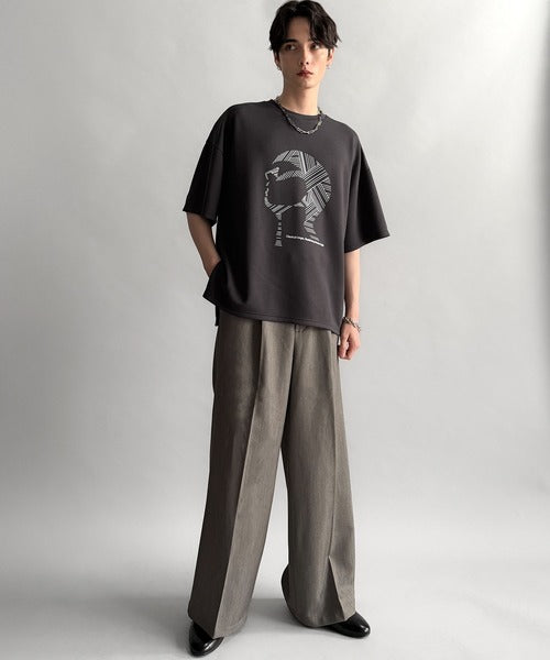 「視線を独り占め。」フェイスグラフィックオーバーサイズTシャツ／Face Graphic Oversized Double-Knit T-Shirt co1010006