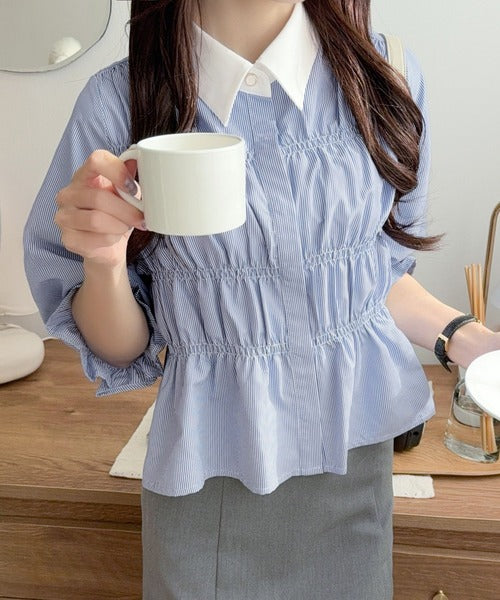 【mily bilet】甘さと上品さを兼ね備えた大人ガーリーな一枚♪ 配色襟シャーリングペプラムシャツ（半袖） mi1139107