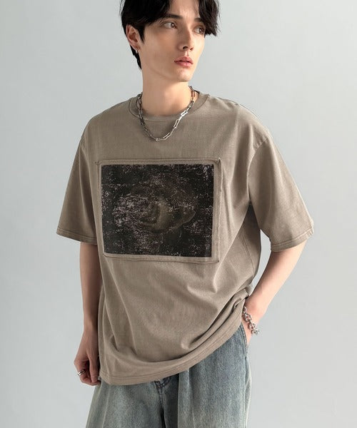 「オリジナリティ。」ピグメント加工ダブルレイヤーデザインプリントTシャツ／Pigment-Dyed Double-Layered Design Print T-Shirt co1010002