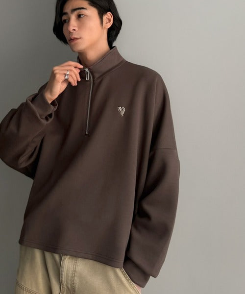 胸刺繍ダンボール素材オーバーサイズショート丈ドルマンスリーブハーフジッププルオーバー（長袖）／Chest Embroidered Double-Knit Oversized Cropped Dolman Sleeve Half-Zip Pullover co1010072