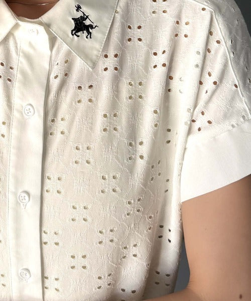 さっと羽織ってきれいめカジュアル。ワンポイント刺繍アイレット柄レースフレンチスリーブシャツ ce1020220