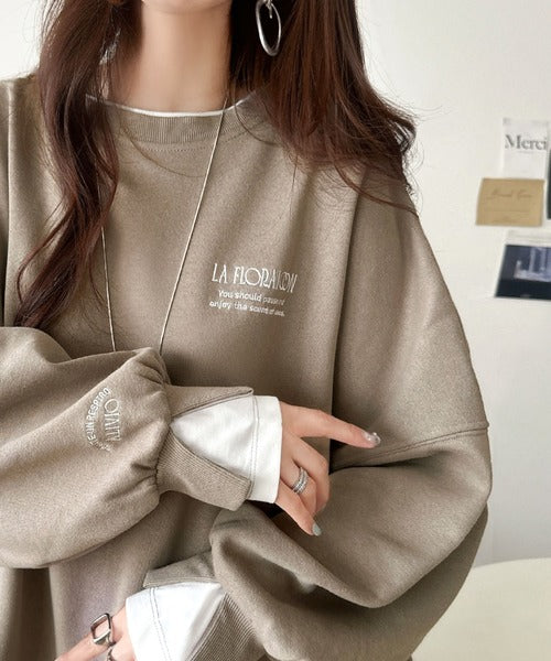 《JaVaジャバコラボ》着るだけでレイヤード上級者！配色刺繍レイヤード風オーバーサイズ裏起毛プルオーバー jv1050390