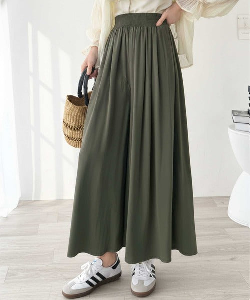 さらり、軽やか。リラックスstyleキマる。レーヨン素材ウエストギャザーフレアシルエットワイドパンツ ce1015084