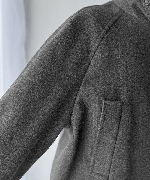 【Classical Origin】「上品さ、極まる」。ロング丈比翼2way衿ステンカラーコート／Long-length concealed 2way bal collar coat ao1265006