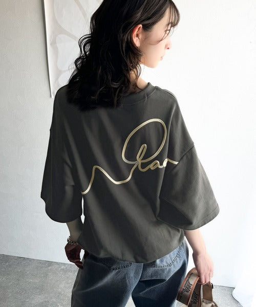 立体感のある刺繍がトレンドムード。paeanバック ウェーブコード刺繍 BIG刺繍 オーバーサイズ スウェット トップス ce1260418
