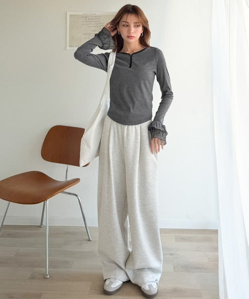 【mily bilet】大人フェミニンを叶える。袖フリルレースヘンリーネックトップス mi1359050