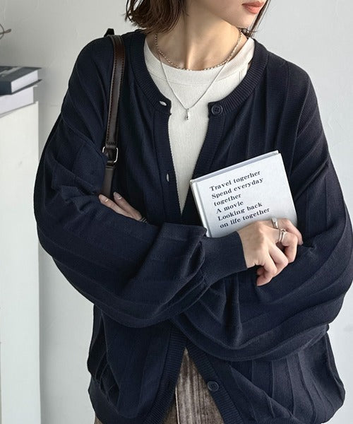 羽織るだけでサマになる、ゆるっと美シルエット。タック編みカーディガン（長袖） ce1260502