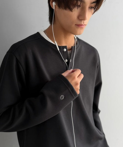 《Classical Origin》首元と袖口で魅せる、大人のゆるT。ダンボール素材ドット釦ヘンリーネックTシャツ（長袖） co1010058