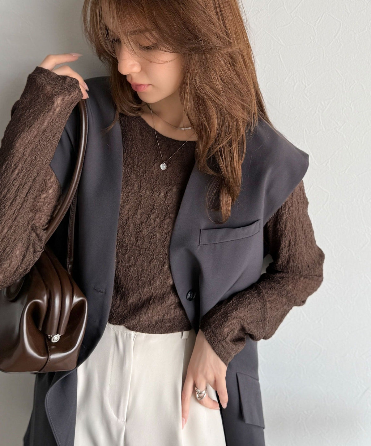 ほどよい透け感が大人上品。総柄シアーレーストップス(長袖) ce1010488
