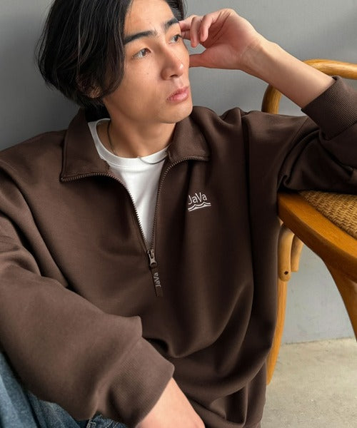 《JaVaジャバコラボ》ラクなのに、きちんと見える。胸刺繍ダンボール素材ハーフジッププルオーバー（オーバーサイズ） jo1010068