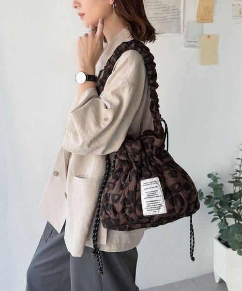 《JaVaジャバコラボ》2wayシルエットでシーンを選ばず活躍♪キルティングパフィドロストバッグ jv1179077