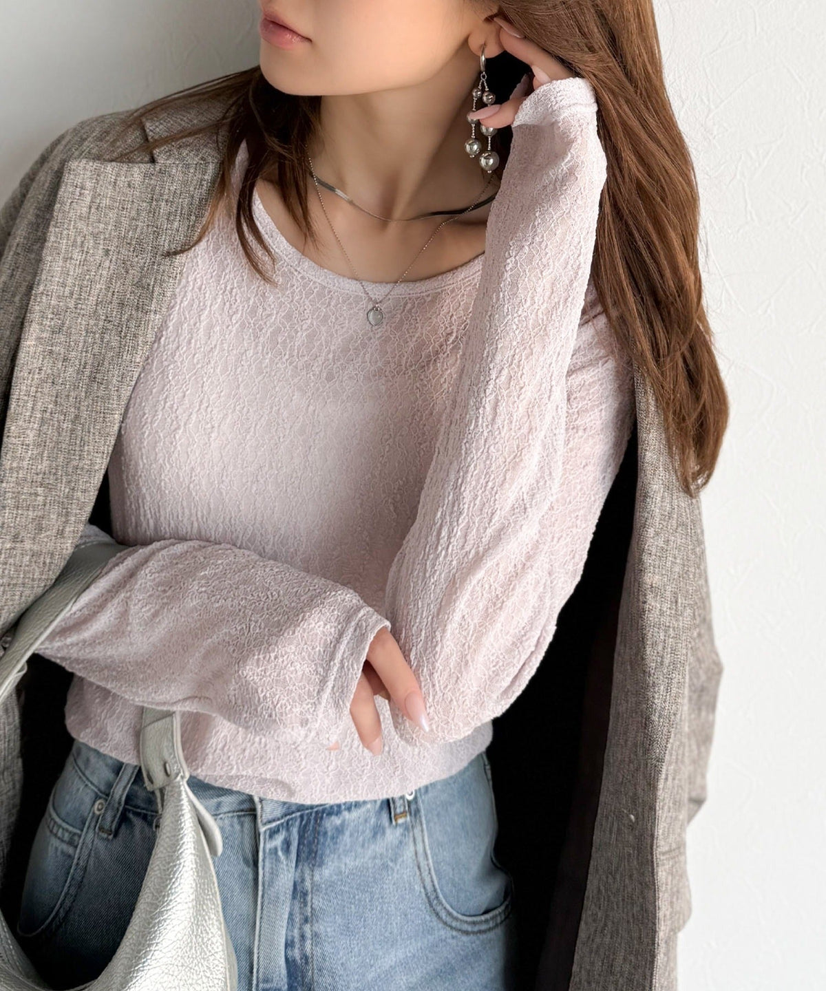 ほどよい透け感が大人上品。総柄シアーレーストップス(長袖) ce1010488