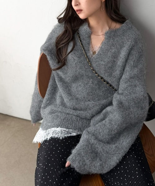 ゆったりふんわり♪シャギーで華やぐ旬顔へ。袖ボタン付きキーネックニット ce1410015