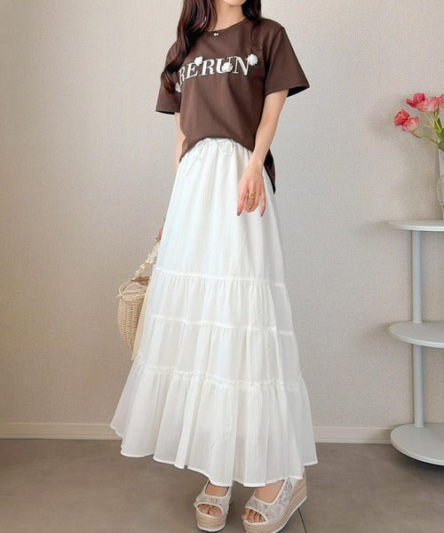 【mily bilet】フロント刺繍でさりげなく華やぐ♪ 立体花モチーフＴシャツ（半袖） mi1359053