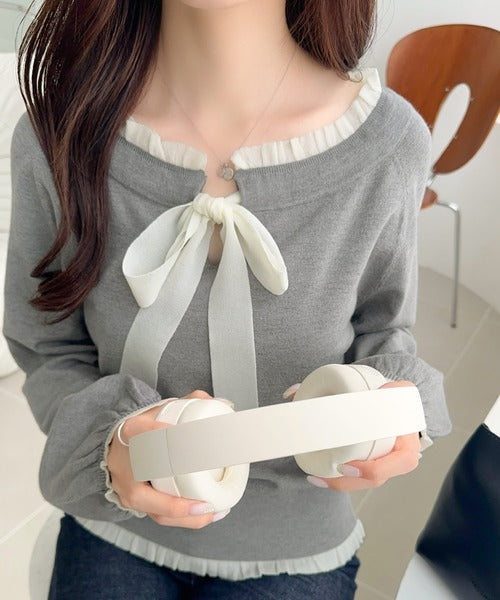 【mily bilet】大人の甘さをひとさじ。マルチWAYロゴシェルボタン使い裾フリルリボンニットプルオーバー mi1029171