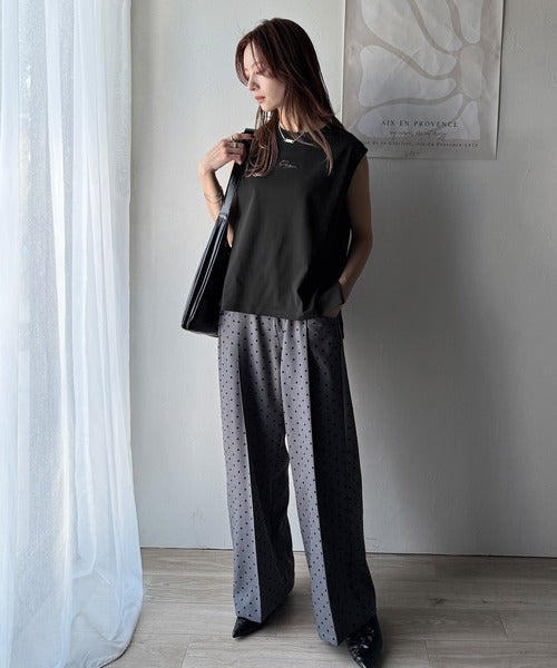接触冷感♪大人カジュアルを格上げ！胸元ワンポイント刺繍ノースリーブトップ ce1050275