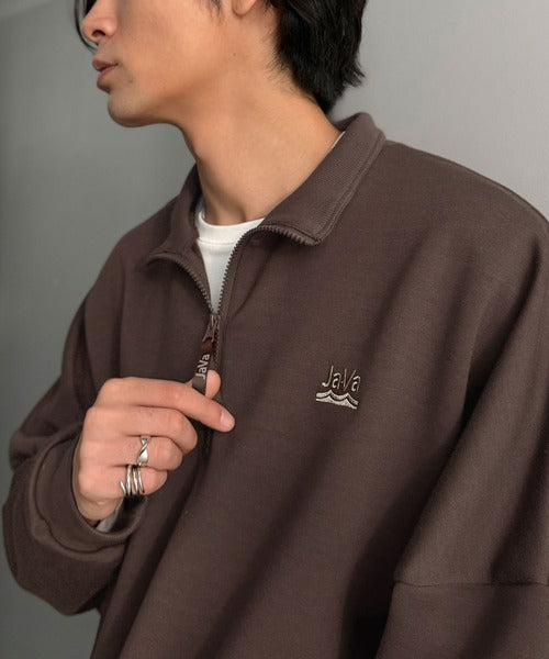 《JaVaジャバコラボ》ラクなのに、きちんと見える。胸刺繍ダンボール素材ハーフジッププルオーバー（オーバーサイズ） jo1010068