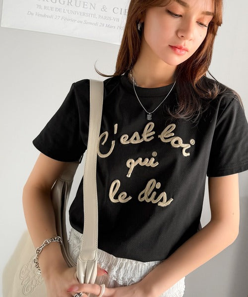 【mily bilet】着るだけでオシャレ感！ロゴプレート付きカラーフレンチコード刺繍Tシャツ(半袖) mi1329015