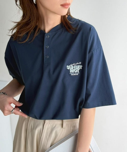 《JaVaジャバコラボ》【接触冷感機能付き】ツアーロゴ刺繍 ヘビーウェイト素材 ヘンリーネックTシャツ（半袖） jo1320023
