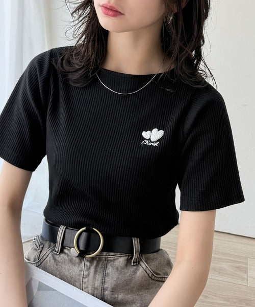 胸元にキュン。ハートサガラ刺繍テレコリブ素材ボートネックTシャツ（半袖） ce1330019