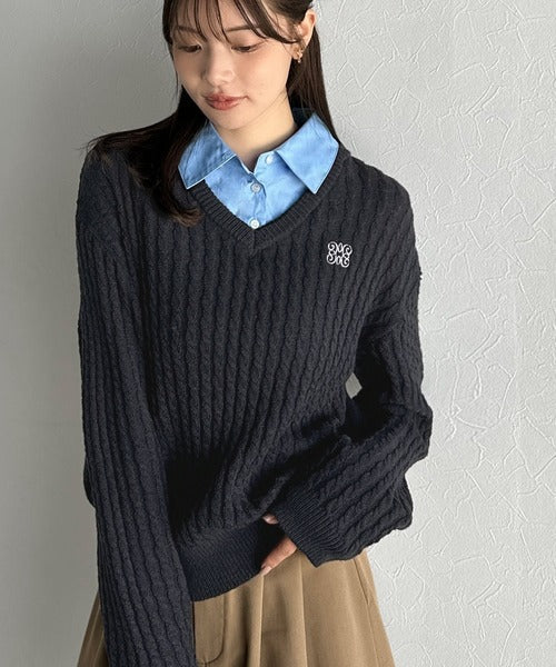 【mily bilet】一枚着るだけで、重ね着風。シャツレイヤード風ロゴ刺繍リブニットプルオーバー（長袖） mi1029172