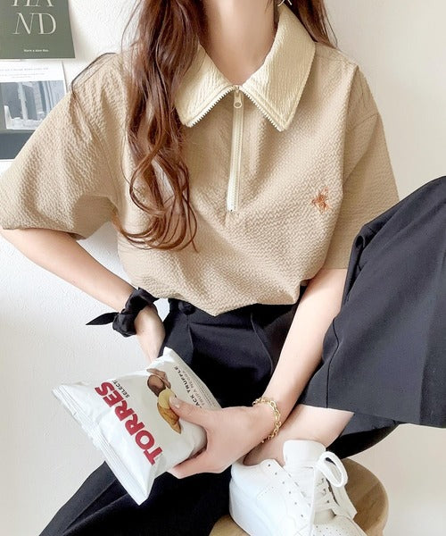 《Javaジャバコラボ》一点投入で好印象コーデ。胸刺繍サッカー素材ハーフジッププルオーバー jv1260175