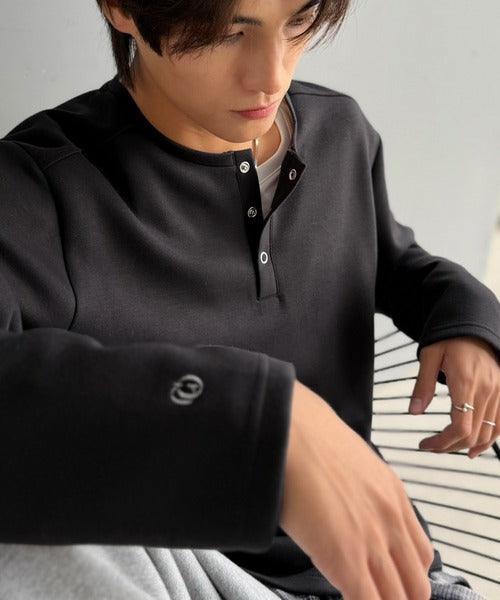 《Classical Origin》首元と袖口で魅せる、大人のゆるT。ダンボール素材ドット釦ヘンリーネックTシャツ（長袖） co1010058